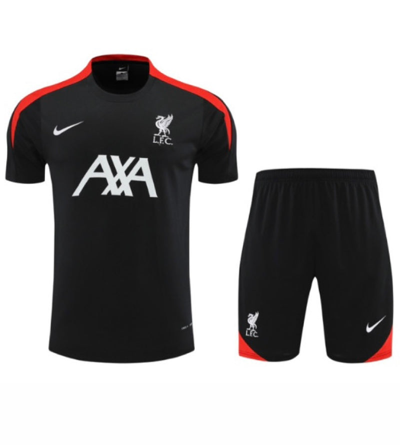 Conjunto do Liverpool 24-25