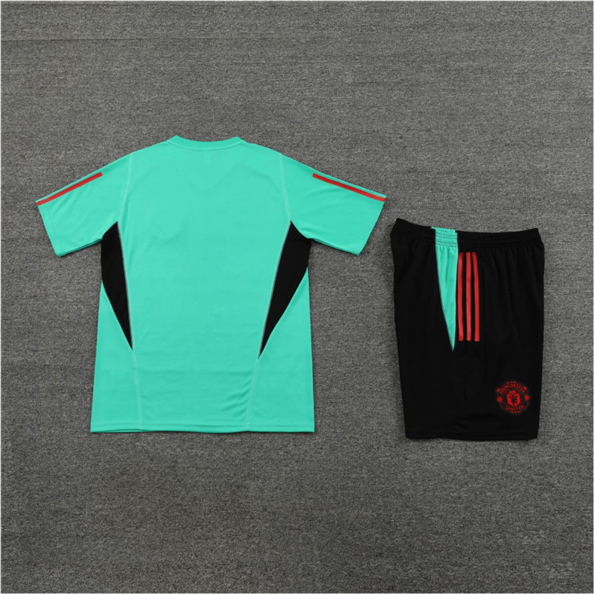 Conjunto Manchester United Treino Camisa e Short Verde 2023/24