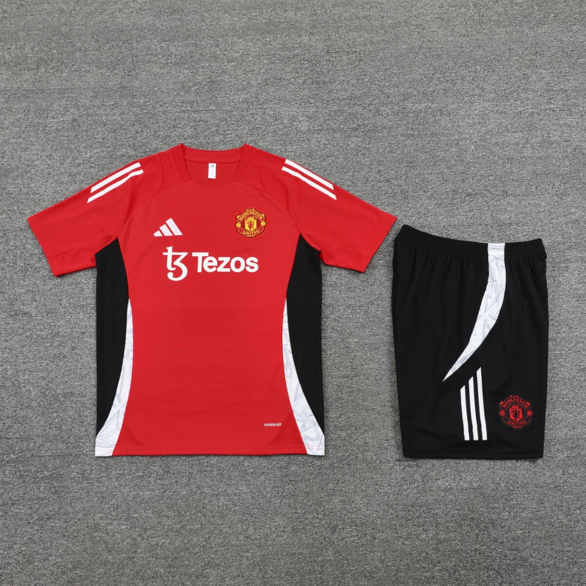 Kit Short e Camisa Manchester United Treino Vermelho 2024/25