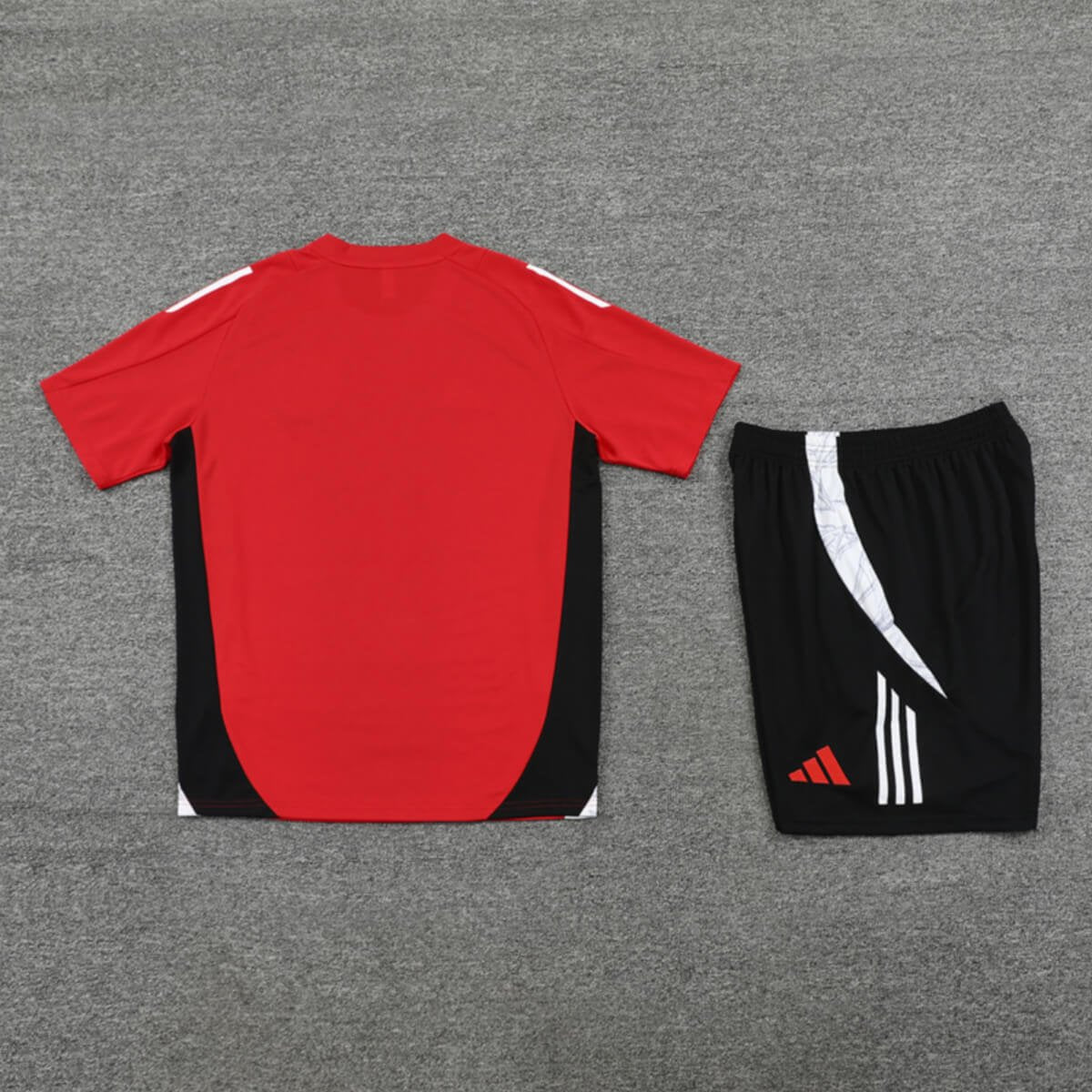 Kit Short e Camisa Manchester United Treino Vermelho 2024/25