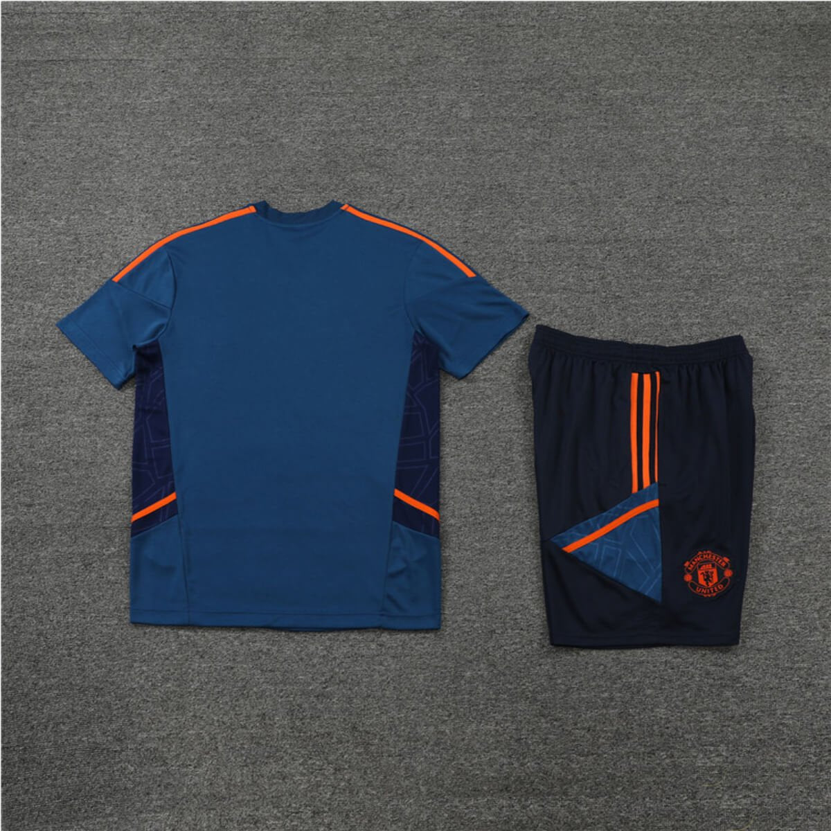Conjunto Manchester United Treino Camisa e Short Azul 2022