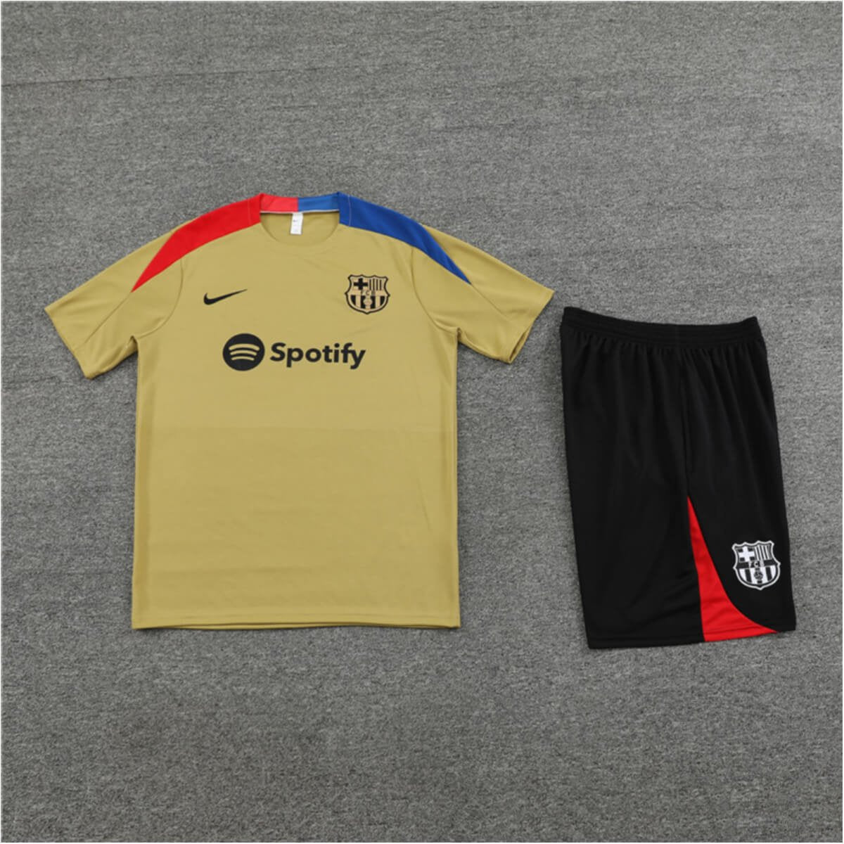 Conjunto Barcelona Treino Camisa e Short Dourado 2024/25