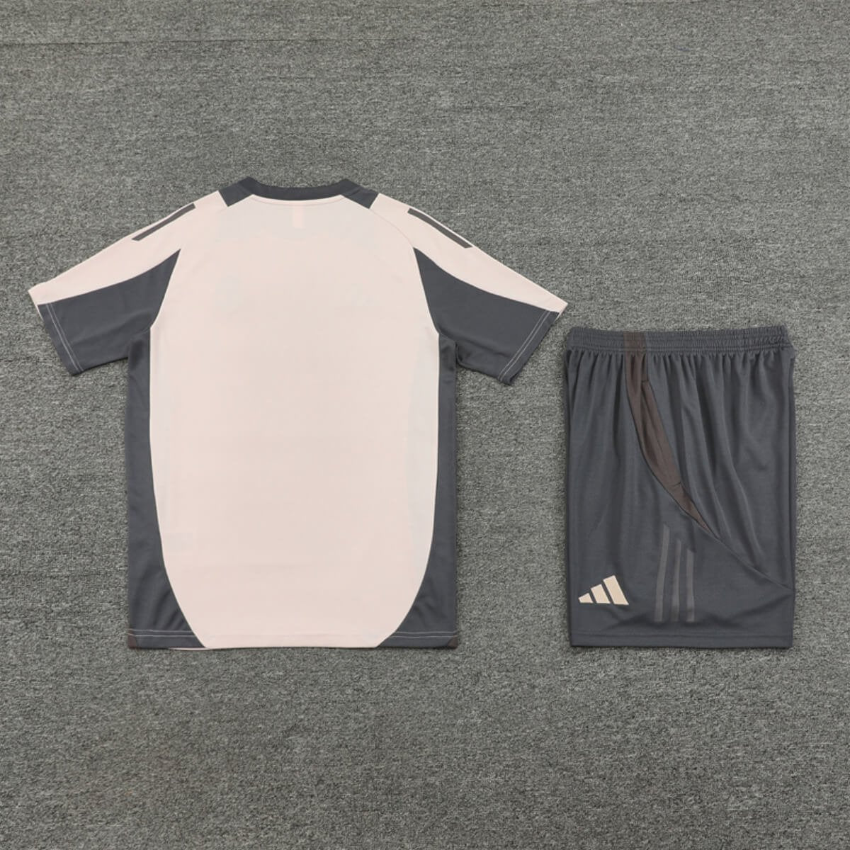 Conjunto Real Madrid Treino Camisa e Short Rosa Claro/Grafite 2024/25