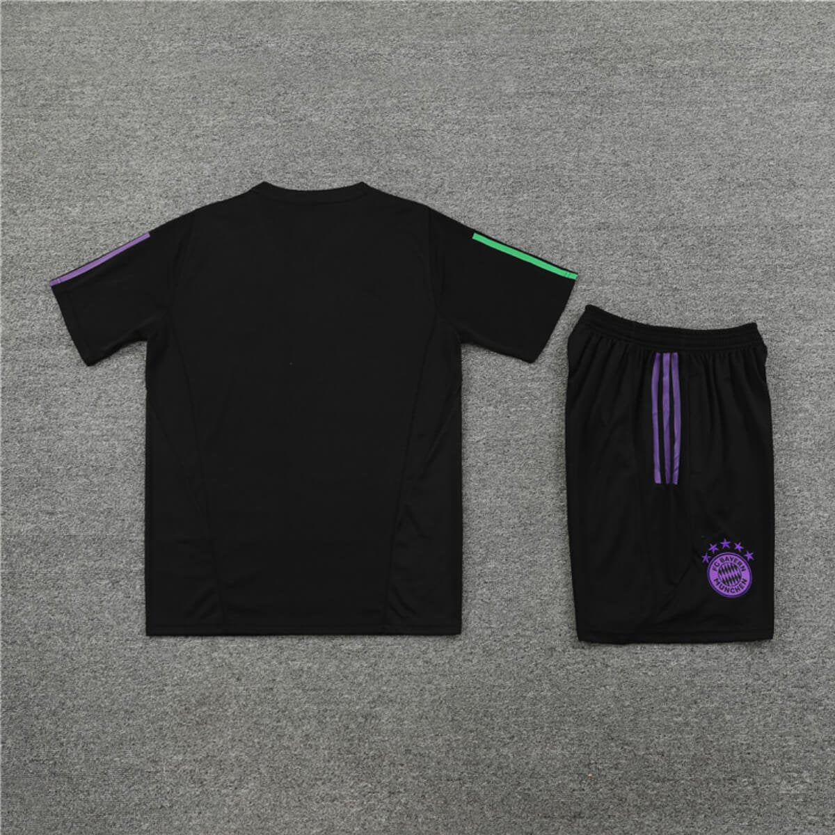 Conjunto Bayern de Munique Treino Camisa e Short Preto 2023/24