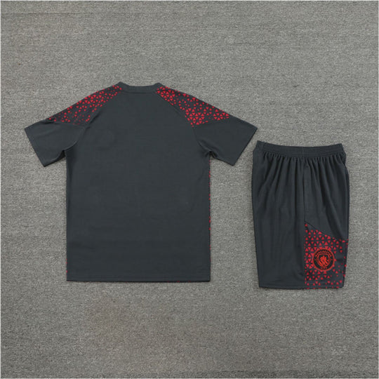 Conjunto Manchester City Treino Camisa e Short Preta/Vermelha 2023/24