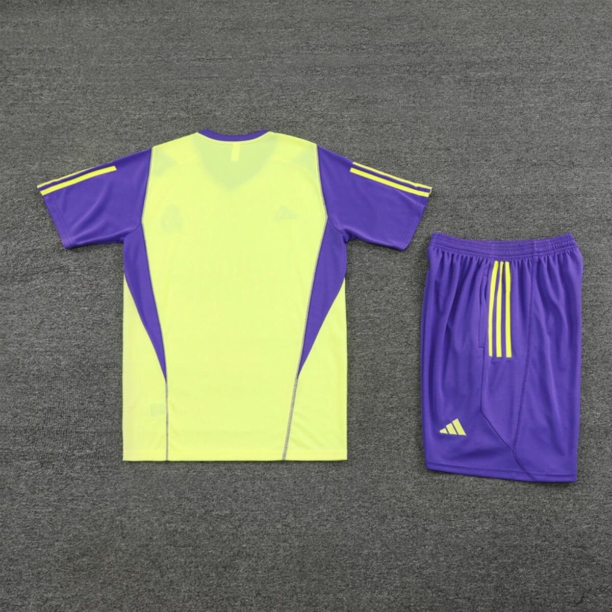 Conjunto Real Madrid Treino Camisa e Short Amarelo/Roxo 2023/24