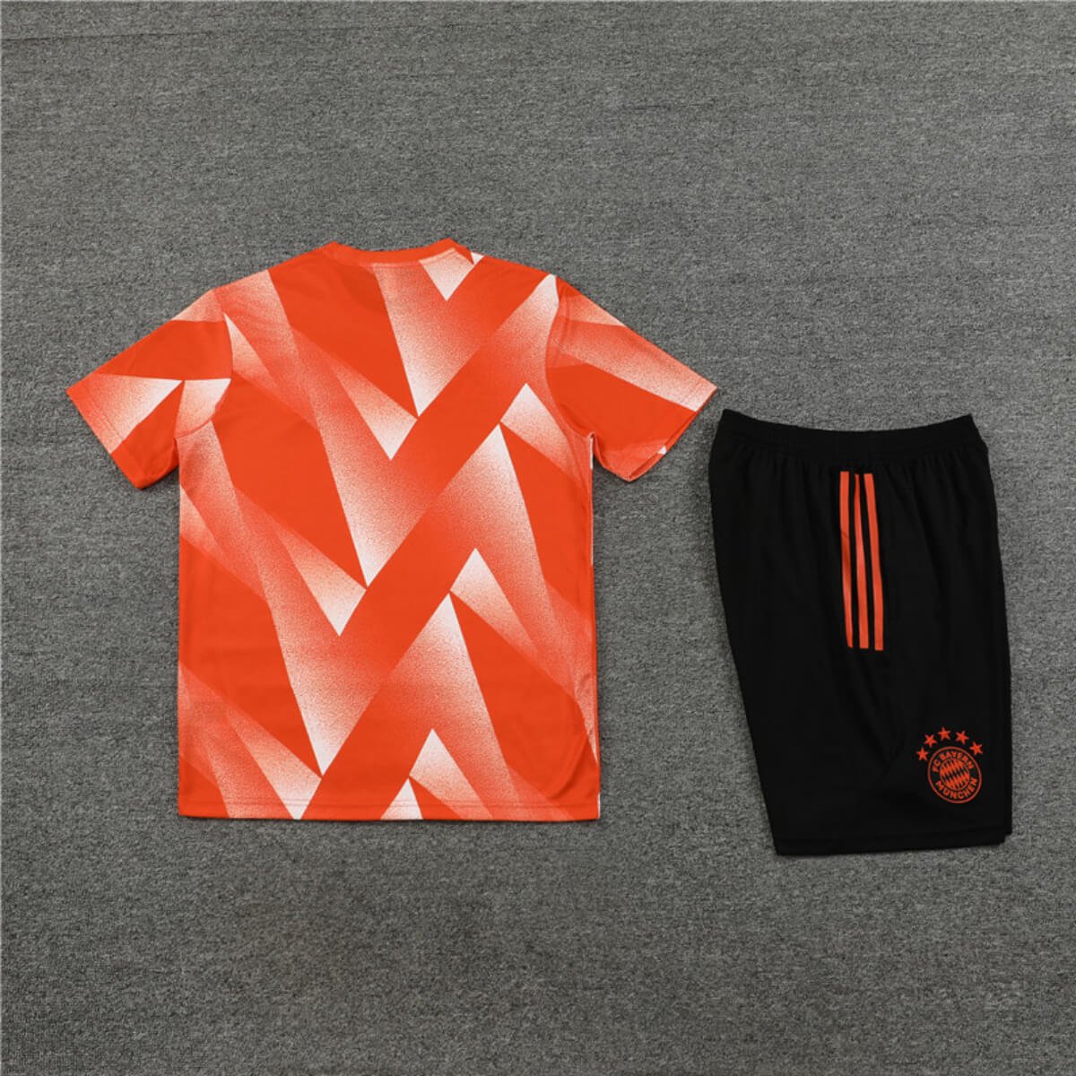 Conjunto Bayern de Munique Treino Camisa e Short Laranja 2023/24