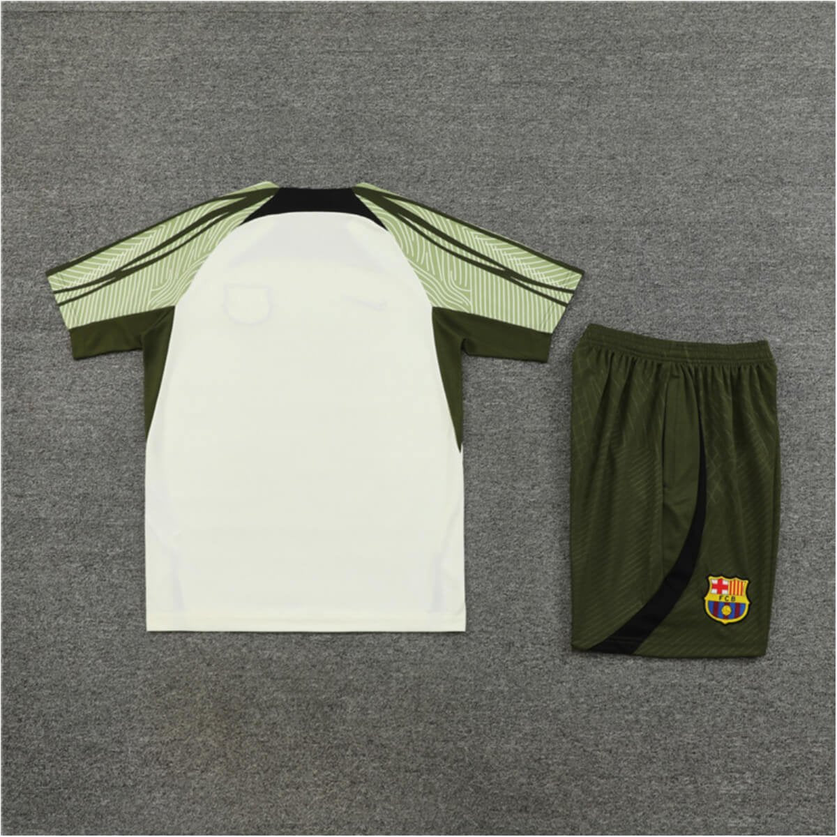 Conjunto Barcelona Treino Camisa e Short Branco/Musgo 2023/24