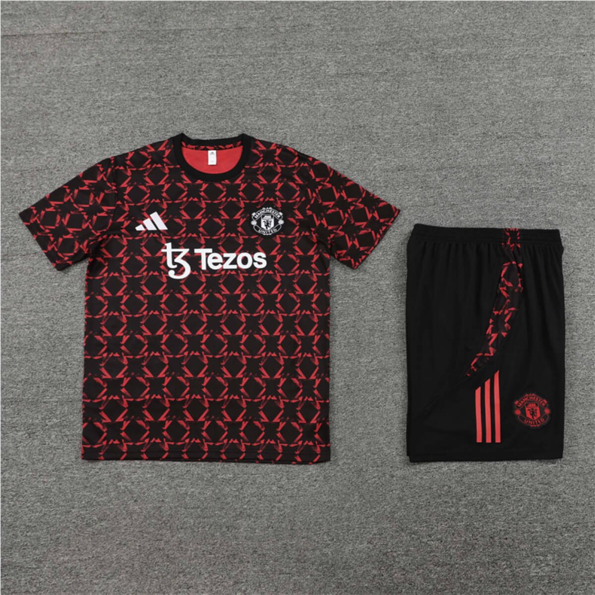 Conjunto Manchester United Treino Camisa e Short Vermelho 2024/25