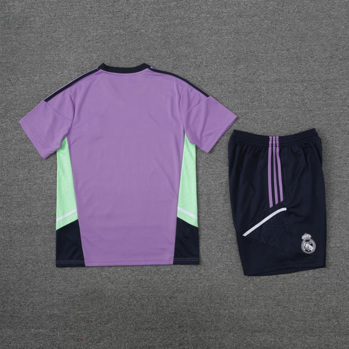 Conjunto Real Madrid Treino Camisa e Short Roxo 2022/23