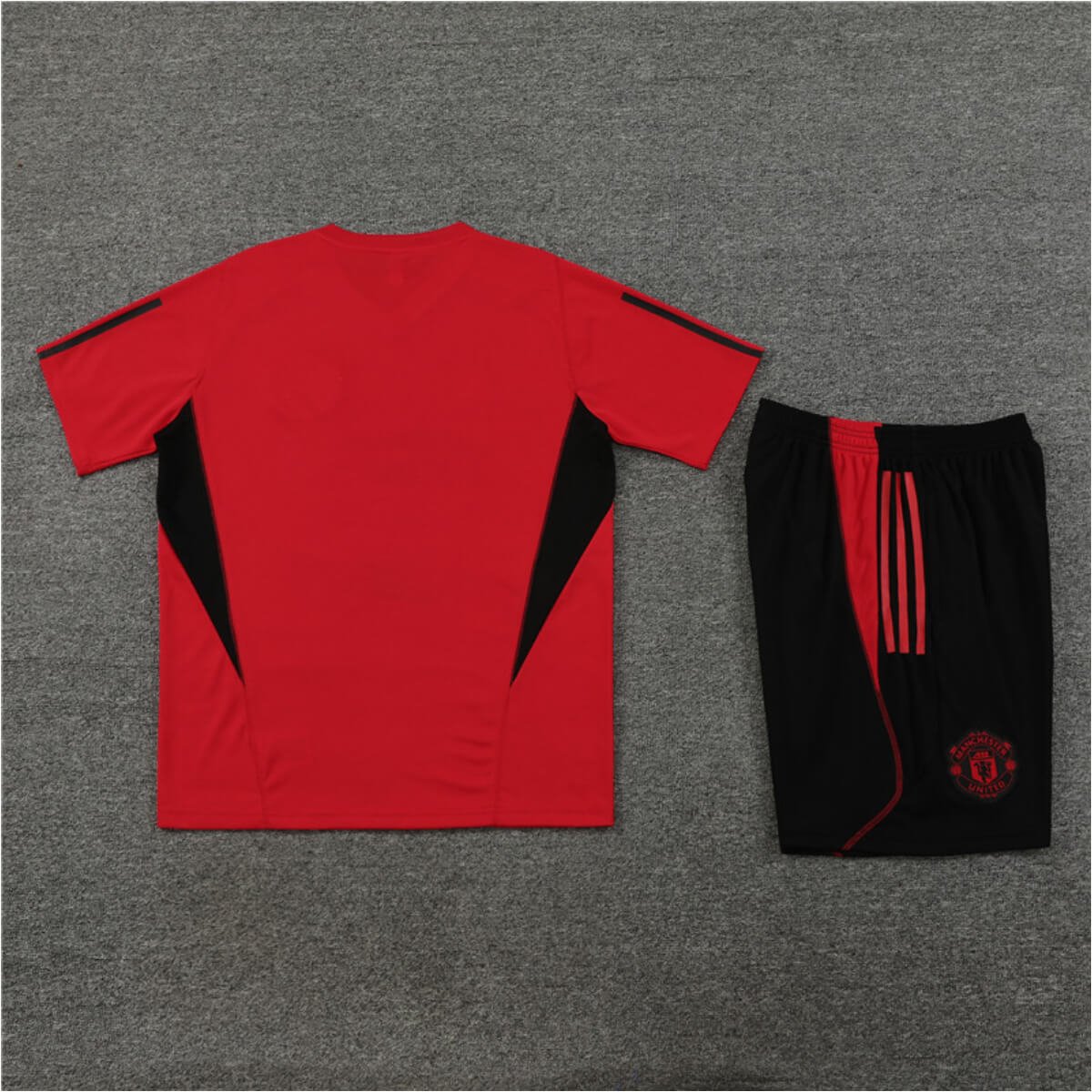 Conjunto Manchester United Treino Camisa e Short Vermelho/Preto 2023/24