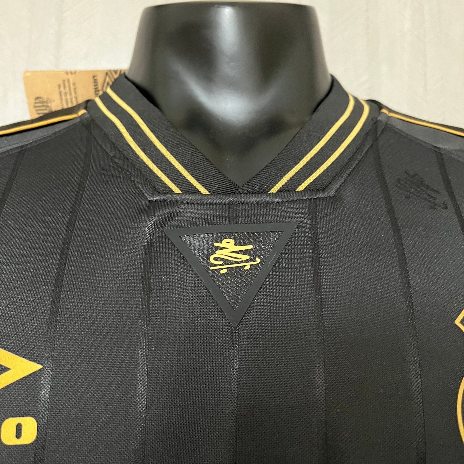 {{ product_title }} – Camisa de Futebol Oficial