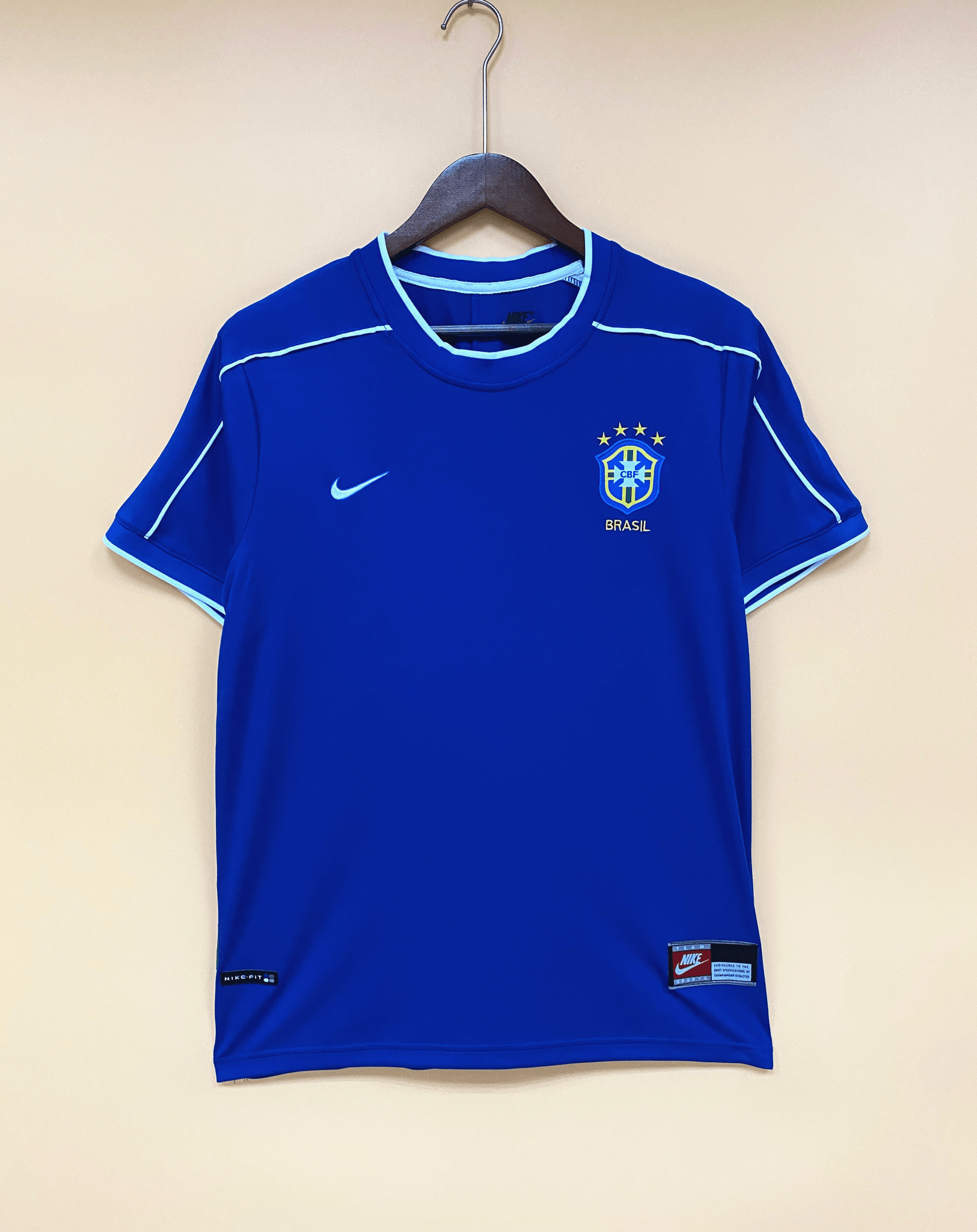 {{ product_title }} – Camisa de Futebol Oficial